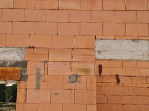 Experts Indépendants Bâtiment Vendée Sinistre Sècheresse Contre-expertise Assurance. fissures sur une maison. Malfaçons fissures sur maison. Vice caché Dégât des eaux Décennale Fissures Carrelage Bilan avant achat. La Roche-sur-Yon Vendée. fissures sur une maison. Spécialiste en expertises bâtiments 85